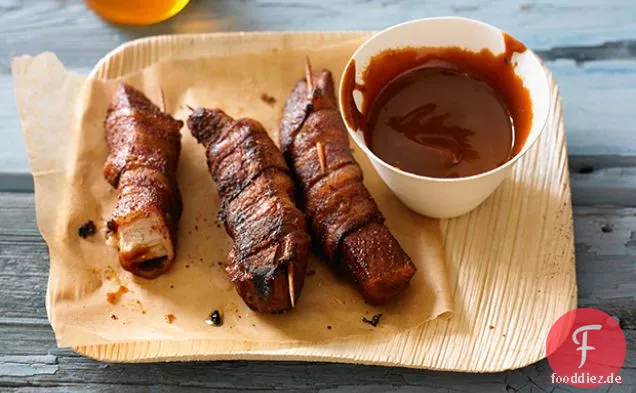 Mit Speck umwickelte Schweineflügel