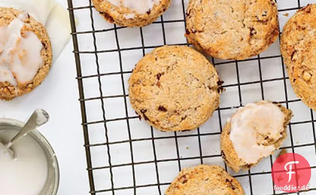 Geröstete Mandel-Kirsch-Scones