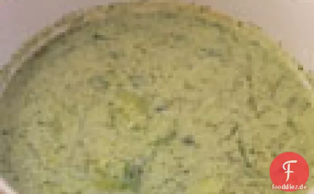 Gurken-Dill-Suppe mit Schalotten