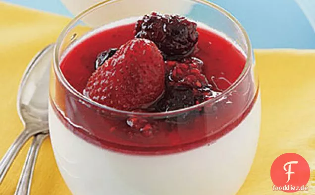 Zitronen-Panna Cotta mit Beerenkompott