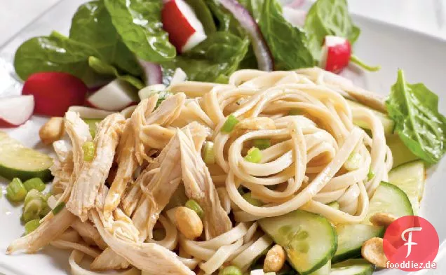 Kalte Sesamnudeln mit Hühnchen und Gurken
