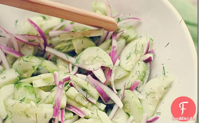 Süße Gurke, Rote Zwiebel & Dill Salat