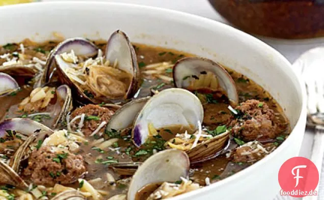 Muschelsuppe mit Orzo und Fleischbällchen