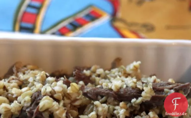 Freekeh und geschmortes Gras gefüttert Lamm Pilaw, Gekrönt mit gerösteten P