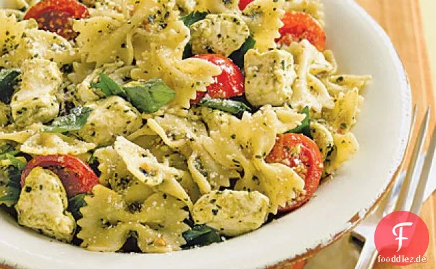 Pasta mit Tomaten und Mozzarella