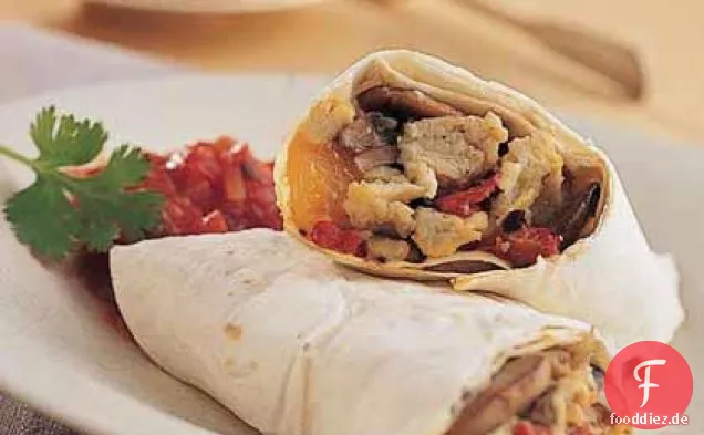 Ei, Pilze und geröstete Burritos mit rotem Pfeffer