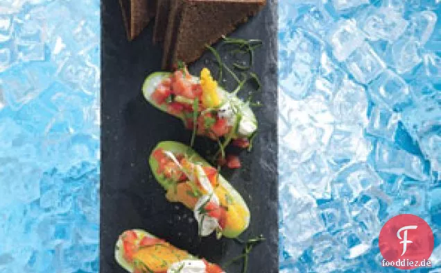Lachs- und Gurkenboote