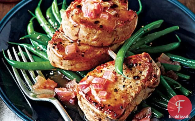 Schweinemedaillons mit Whisky-Cumberland-Sauce und Haricots Verts