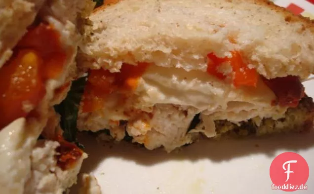 Hähnchenbrust mit gerösteten Paprika, Mozzarella und Pesto