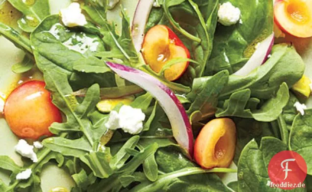 Salat mit Kirschen, Ziegenkäse und Pistazien