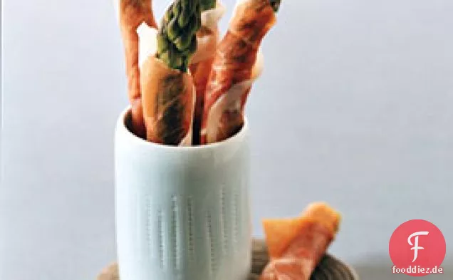 Mit Prosciutto umwickelter Spargel mit Trüffelbutter