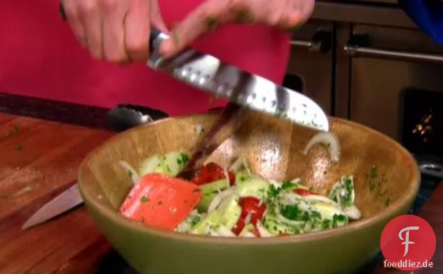 Tante Peggys Gurken-, Tomaten- und Zwiebelsalat