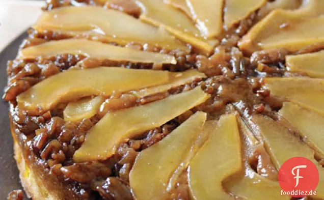 Birne und Pecan Upside-Down-Kuchen