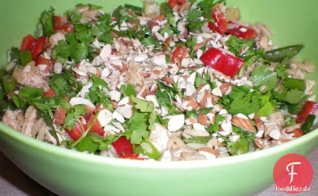 Asiatisch inspirierter Hühnchen-Orzo-Salat