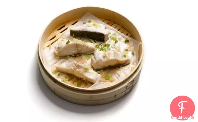 Gedämpfter schwarzer Kabeljau mit Soja-Chile-Sauce