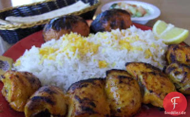 Iranischer Gurken-, Tomaten- und Zwiebelsalat