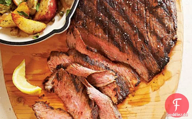 Gebratenes Steak mit Kartoffel-Artischocke-Hash