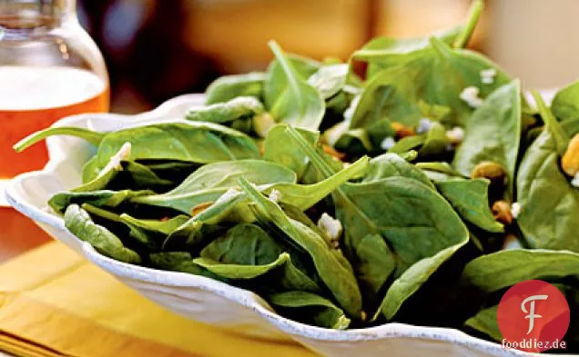 Spinatsalat mit Gorgonzola, Pistazien und Pfeffergelee-Vinaigrette