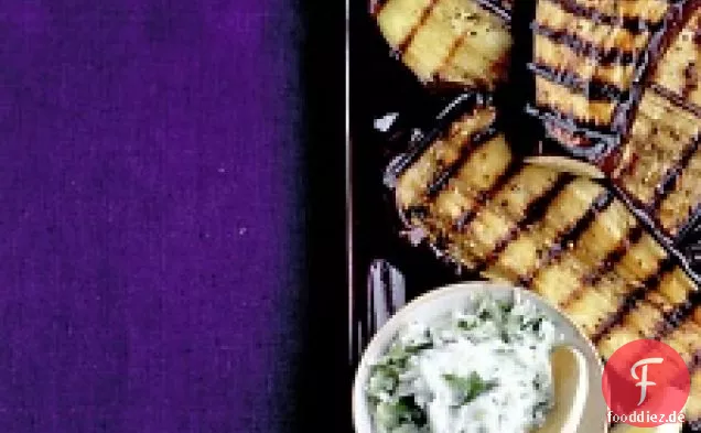 Gegrillte Auberginen mit Joghurtsauce