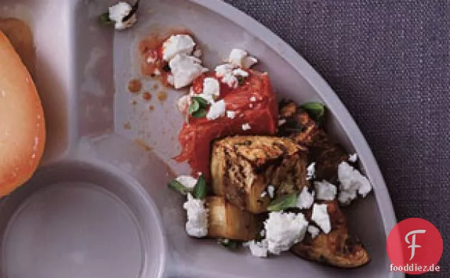 Kräuter-geröstete Auberginen mit Tomaten und Feta