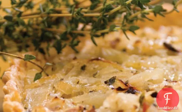 Vidalia Zwiebeltarte mit Speck, lokalem Honig und frischem Thymian