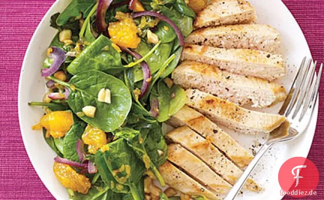 Verwelkter Spinatsalat mit Hühnchen und Mandarinen