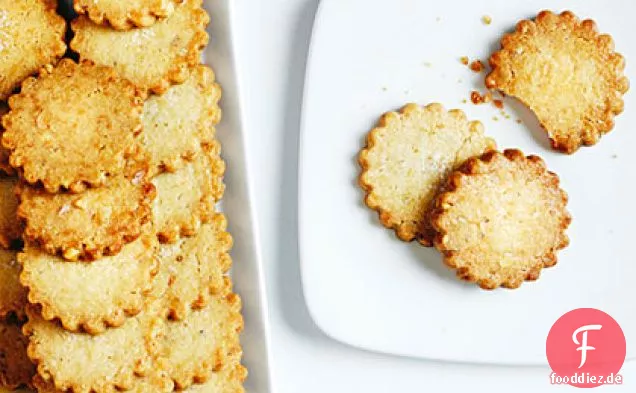 Walnuss-Shortbread-Kekse mit Flockensalz und Zitrusfrüchten