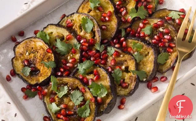 Kreuzkümmel-duftende Aubergine mit Granatapfel und Koriander