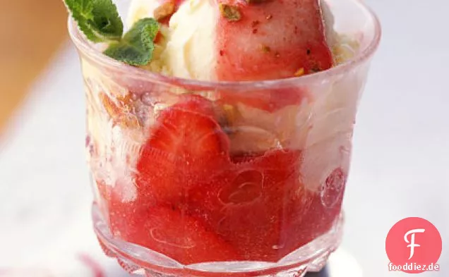 Erdbeeren Romanoff Eisbecher