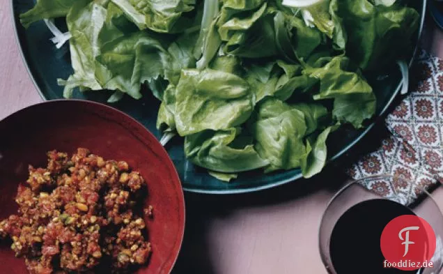 Einfacher frühlingsgrüner Salat
