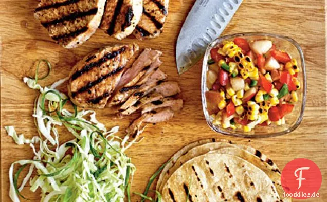 Gegrillte Schweinefleisch-Tacos mit Sommer-Mais und Nektarine Salsa