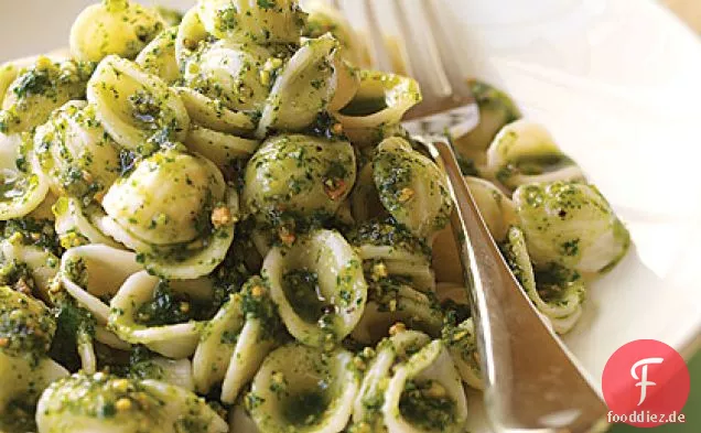 Petersilie-Minze-Pistazien-Pesto