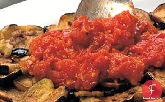 Auberginen mit Tomaten-Knoblauch-Sauce