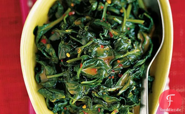 Greens mit würziger Erdnusssauce