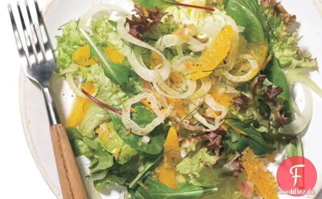 Gemischte Grüns mit Mandarinen und Fenchel