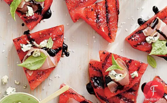 Gegrillte Wassermelone mit Blauschimmelkäse und Schinken