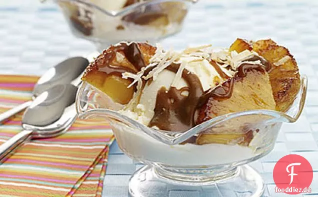 Karamellisierte Ananas mit Eis