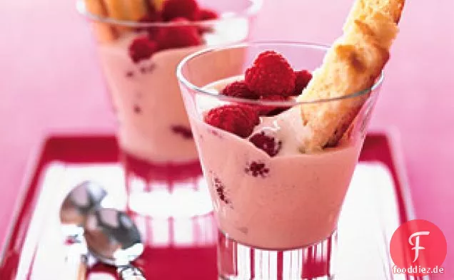 Marsala und Mascarpone Mousse mit Pfundkuchen und Beeren