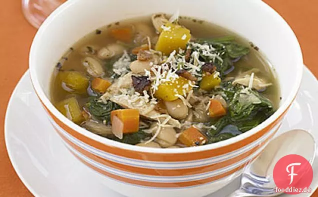 Toskanische Hühner-, Bohnen- und Spinatsuppe