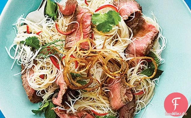 Vietnamesischer Steak-Nudel-Salat