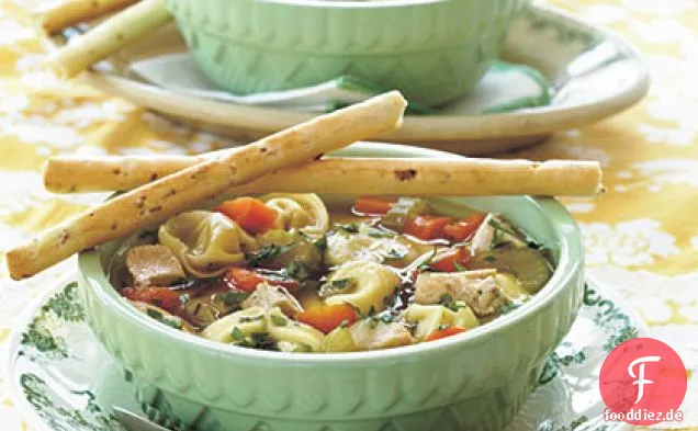 Hähnchen-Tortellini-Suppe