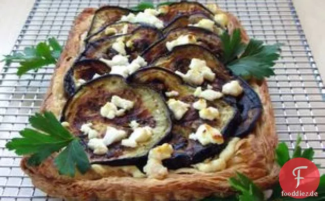 Gebratenes Auberginen-Tarte Mit Karamellisierten Zwiebeln Und Chèvre