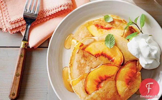 Süße Pfirsich-Pfannkuchen