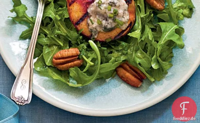 Sommer gegrillter Pfirsichsalat
