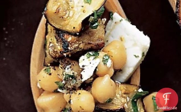Auberginensalat mit Kichererbsen und Feta