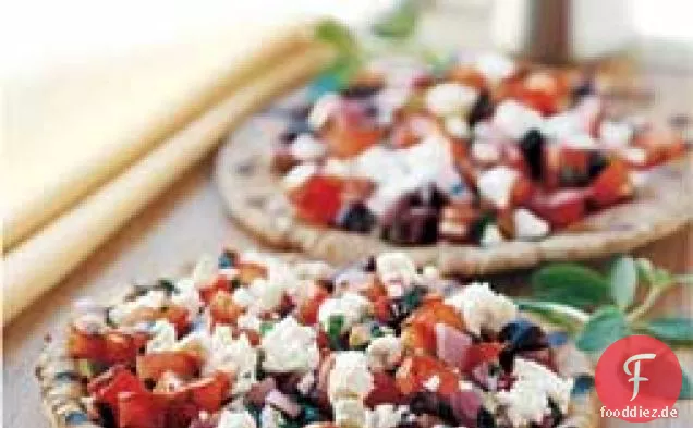 Gegrillte Pitas mit Tomaten, Oliven und Feta