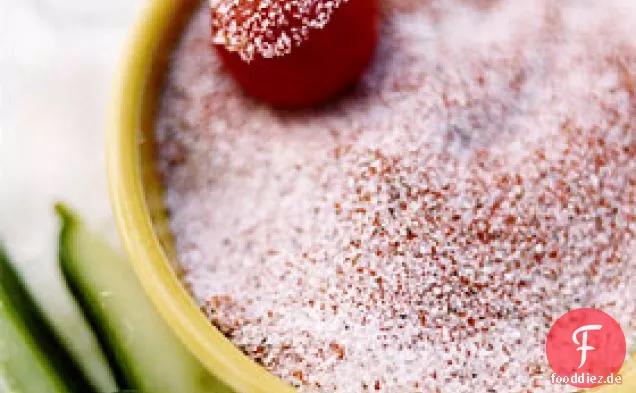 Kirschtomaten und Gurkenspeere mit Gewürzsalz
