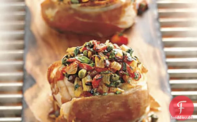 Cedar-Planked Seeteufel mit Feuer geröstet und Puttanesca Relish