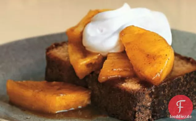 Mandelkuchen mit gerösteter Ananas und Vanillecreme