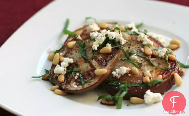 Gegrillte Auberginen und Ziegenkäsesalat